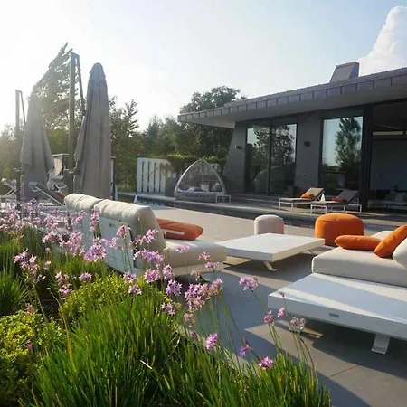 Luxurious Golf La Vinya 5 *