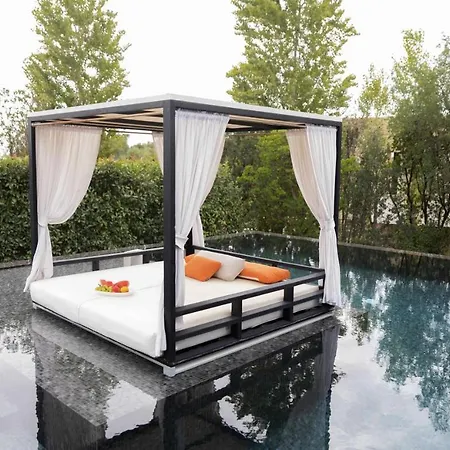 Luxurious Golf La Vinya 5 Villa