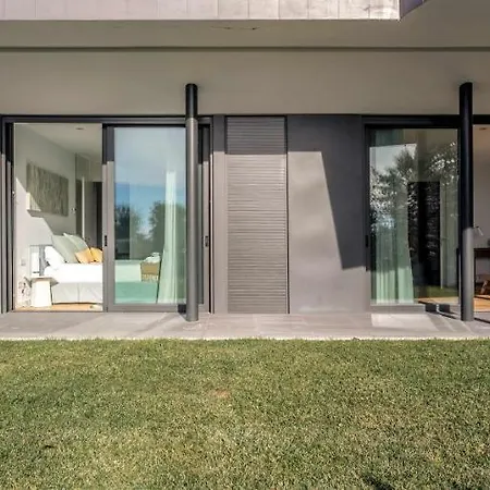 Luxurious Golf La Vinya 5 Villa *