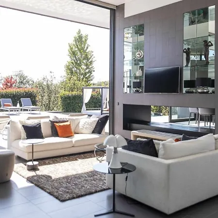 Luxurious Golf La Vinya 5 Villa *