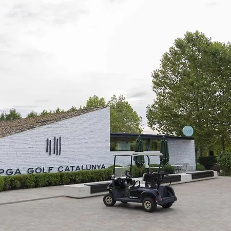 Luxurious Golf La Vinya 5